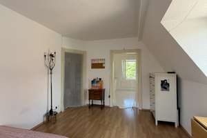 Traumhafte 2,5 Zimmer Dachgeschoss Wohnung Augsburg ab 01.08 – Innere Uferstraße 15, 86153 Rechts der Wertach, Augsburg – Vorschaubild 3