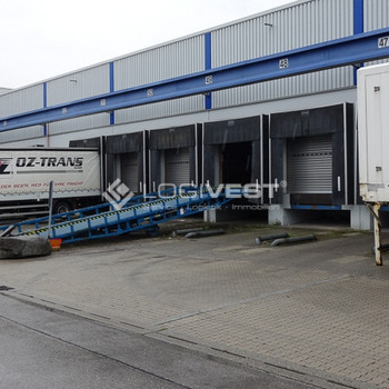 Halle mit mit Büro an der A369!