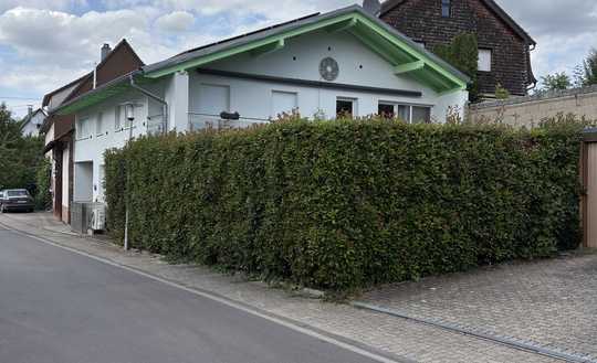Preisreduziert: Superschönes Einfamilienhaus mit 169 qm Wohnfläche in KA-Stupferich zu verkaufen