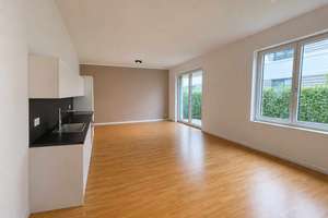 Moderne 3-Zimmer-Wohnung mit offenem Wohnkonzept, 2 Bädern, neuer Einbauküche und eigenem Garten!