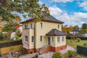 Charmantes Einfamilienhaus mit Ausbaupotenzial in ruhiger Lage von Dallgow-Döberitz – Die vollständige Adresse der Immobilie erhältst du vom Anbieter., 14624 Dallgow-Döberitz – Vorschaubild 1