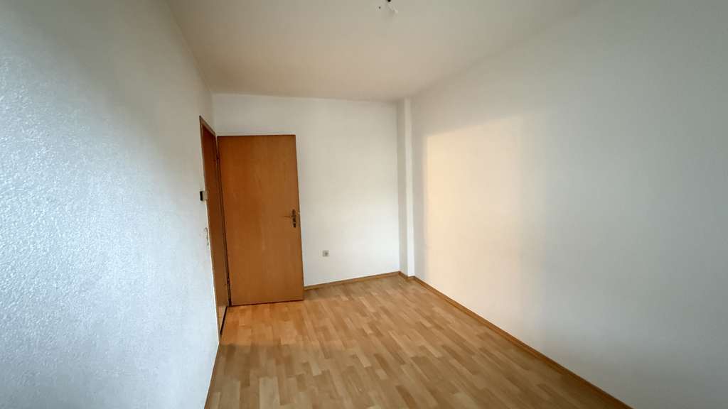 Immobilie in Vöhringen - Erdgeschosswohnung mit Terrasse, Gartenanteil & Garage – viel Potenzial in Vöhringen - Bild 4