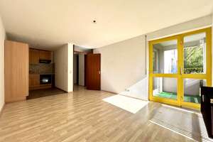 Gepflegte 2-Zimmer-Wohnung mit Aufzug, EBK, Balkon und TG-Stellplatz