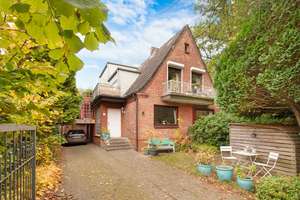 Gepflegtes Zweifamilienhaus mit Gartenidylle - Wohnen in ruhiger Lage von Wellingsbüttel