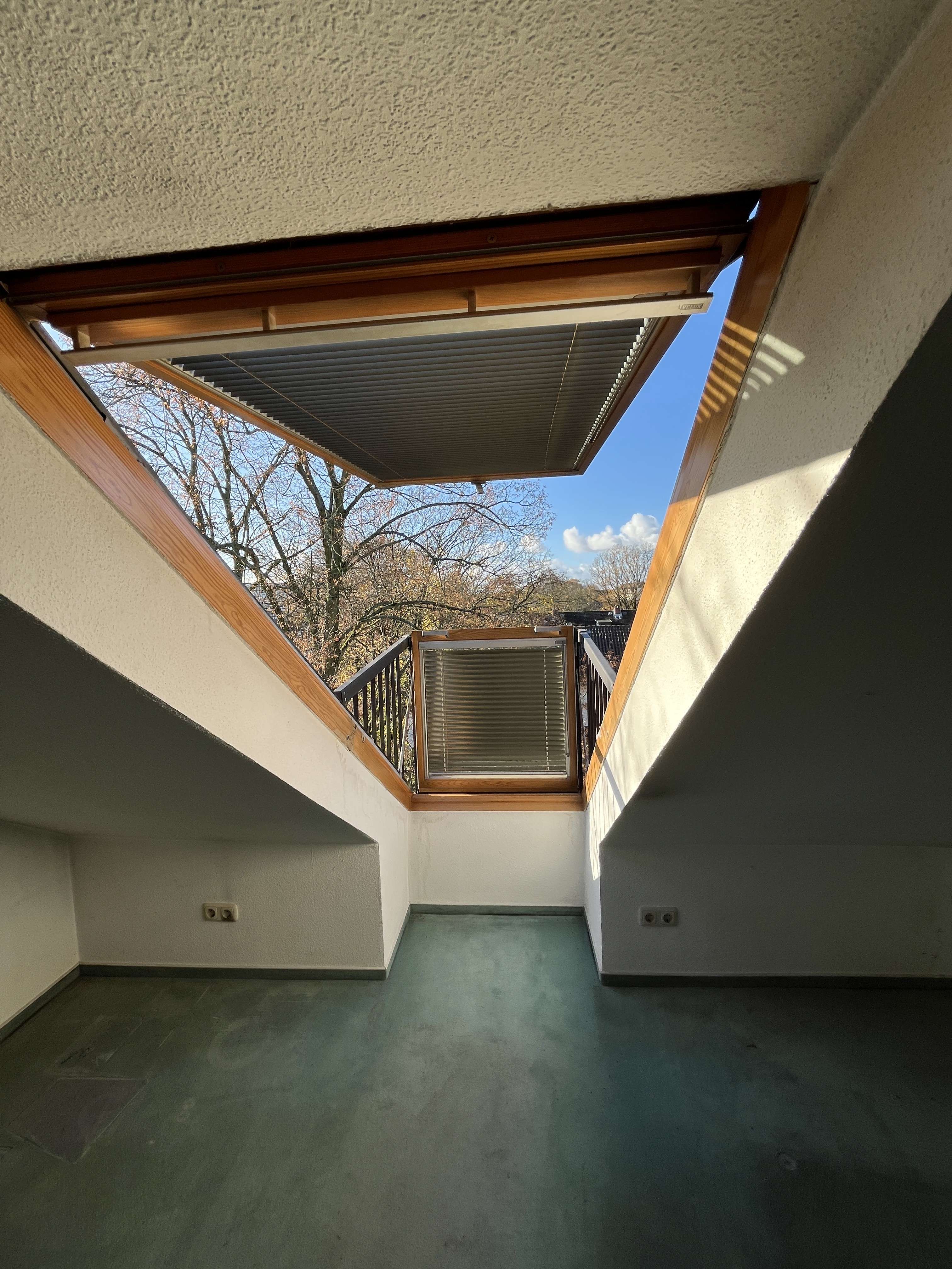 Was gefällt Ihnen besser? Ein oder zwei gemütliche Zimmer mit Velux-Cabrio und herrlichem Weitblick, Pinneberg Kreis – Bild 3