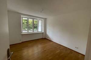  Stilvolle, sanierte 2-Zimmer-Wohnung mit Balkon und Einbauküche in Hannover
