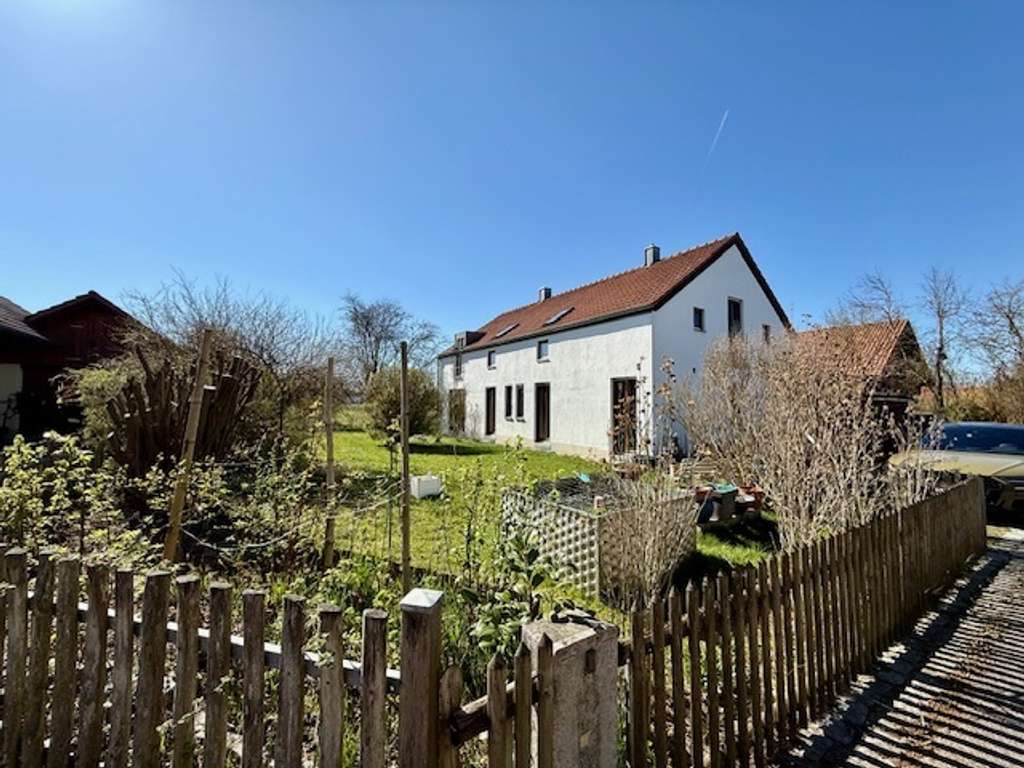 Immobilie in Fraunberg - TOP-LAGE: Helles Zweifamilienhaus mit Weitblick & großem Garten! - Bild 1