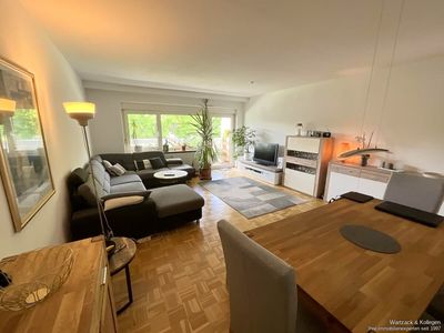 gemütliche 3-Zimmer-Wohnung 
mit EBK, Garage und Balkon 
und traumhaftem Blick ins Grüne