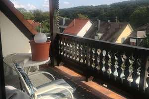 Gemütliche 2 ZKB Dachwohnung mit Balkon + Stellplatz ab 01.10.26