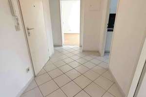 MZ-Finthen: 2 ZKB, EBK, Balkon, Garage, Studenten WG möglich, nahe UNI – Sertoriusring 23, 55126 Finthen, Mainz – Vorschaubild 2