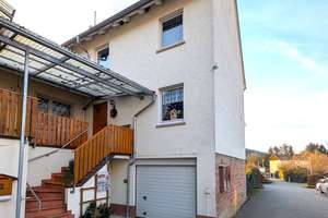 Charmantes Einfamilienhaus in ruhiger Wohnlage von Weilbach – Die vollständige Adresse der Immobilie erhältst du vom Anbieter., 63937 Weilbach – Vorschaubild 1