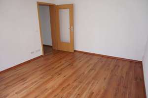 3. OG - Bad mit Wanne + Fenster / frei ab 1.7.26 – Lutherstr. 26, 9126 Lutherviertel, Chemnitz – Vorschaubild 4