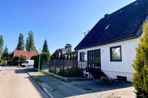 Bezugsfreies Familienhaus mit Garage, Garten, Sonnenterrasse und Keller in der Wilhelmstadt – Die vollständige Adresse der Immobilie erhältst du vom Anbieter., 13593 Wilhelmstadt, Berlin – Vorschaubild 2