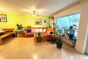 **Sonniger Garten - lichtdurchflutetes Haus - kein Sanierungsstau!!** – München (Kreis) – Vorschaubild 2