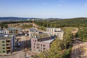 Neubau aus 2024 / A+ Gebäude mit Wärmepumpe, Solaranlage, etc. nach KfW-Standards