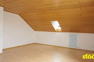 GEMÜTLICHE DACHGESCHOSSWOHNUNG MIT EINBAUKÜCHE *** SULZBACH AM MAIN – Die vollständige Adresse der Immobilie erhältst du vom Anbieter., 63834 Sulzbach am Main – Vorschaubild 4