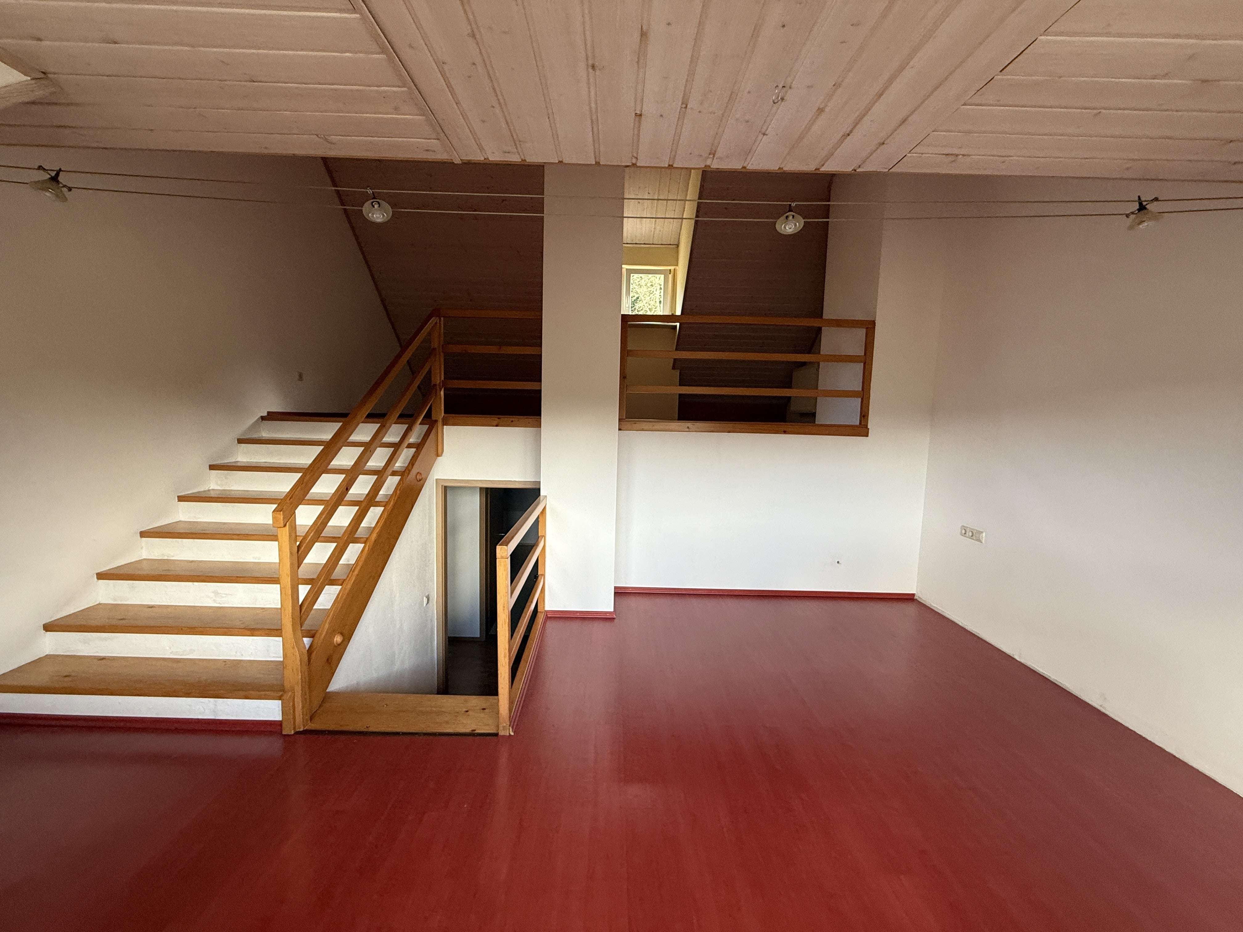 Immobilie in Hausach - Ein Zuhause zum Wohlfühlen – helles Reihenhaus mit Kachelofen, Balkon und lichtdurchflutetem Studio  - Bild 1