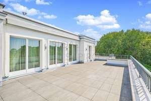 LUXURIÖSES PENTHOUSE MIT DACHTERRASSE
IM DIPLOMATENPARK – Die vollständige Adresse der Immobilie erhältst du vom Anbieter., 10785 Tiergarten, Berlin – Vorschaubild 2