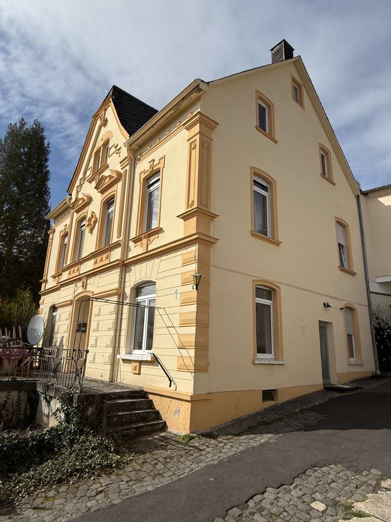 Immobilie in Höhr-Grenzhausen - Wunderschönes ehemaliges Ärztehaus in zentraler Lage von Höhr-Grenzhausen (renovierungsbedürftig) - Bild 1