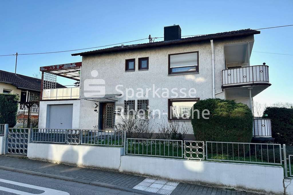 Immobilie in Gau-Algesheim - Freistehendes Einfamilienhaus mit Garage und Garten - Bild 0