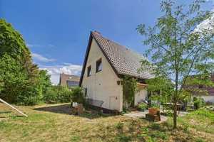 **Idyllisches Einfamilienhaus mit guter Raumaufteilung, schöner Gartenfläche, Garage uvm. - ruhige L – Donnersbergkreis – Vorschaubild 1