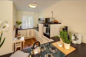 Möbliert: Hübsches möbliertes Reihenmittelhaus in Garching – Die vollständige Adresse der Immobilie erhältst du vom Anbieter., 85748 Garching bei München – Vorschaubild 13