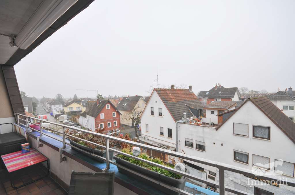 Immobilie in Raunheim - Vermietete 2,5 Zimmer mit Terrasse und Garage in einem kleinen Mehrfamilienhaus - Bild 1