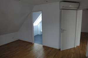 4,5-Zimmer DG-Galerie-Wohnung in Stuttgart-Sommerrain – Die vollständige Adresse der Immobilie erhältst du vom Anbieter., 70374 Muckensturm, Stuttgart – Vorschaubild 9