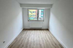 Frisch Sanierte , WG geeignete 3-Zimmer-Wohnung mit Balkon in zentraler Lage – Kölnerstraße 45, 40211 Stadtmitte, Düsseldorf – Vorschaubild 2