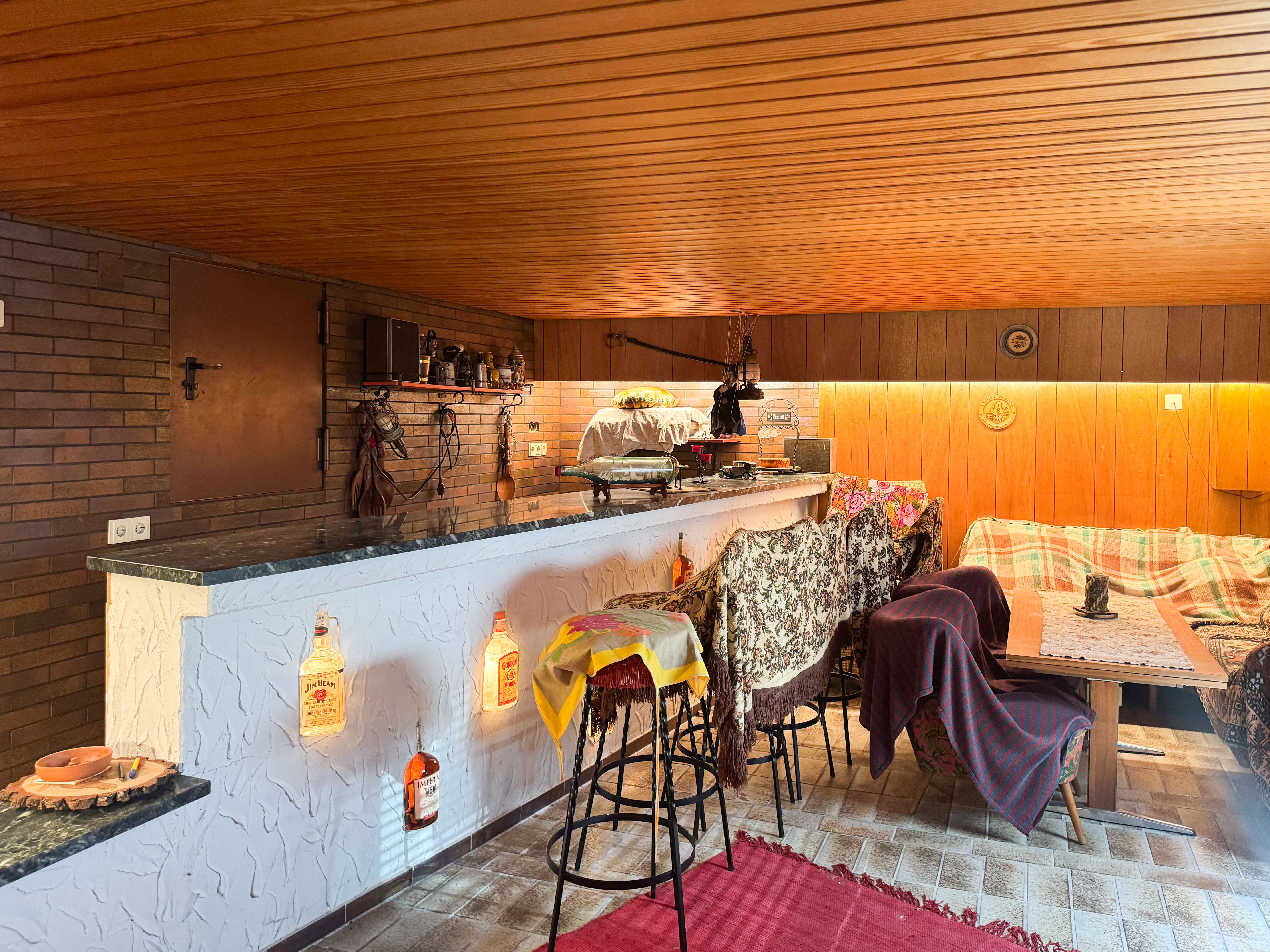 Immobilie in Riedstadt - Großzügiges und gepflegtes Zweifamilienhaus mit Garten, Terrasse, und Garagen sowie Ausbaupotenzial - Bild 2