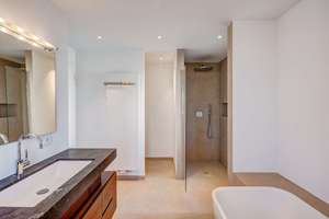 Stilvoller Bungalow 316 m²mit großem Garten in München-Lerchenau – Die vollständige Adresse der Immobilie erhältst du vom Anbieter., 80935 Lerchenau-Ost, München – Vorschaubild 12