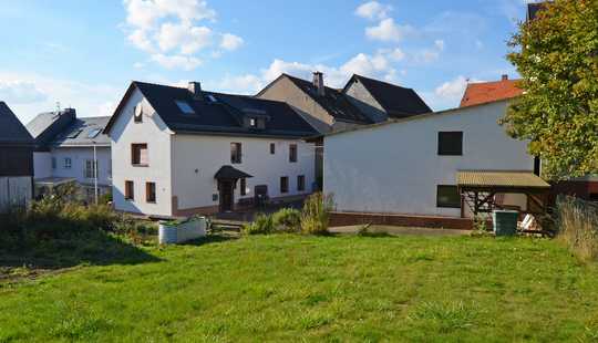 Bild von Familienfreundliches Haus mit Nebengebäude, Garage und Garten