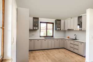 Bezugsfrei! Zweifamilienhaus mit großem Grundstück in Fischen am Ammersee! – Am Weißbach 17, 82698 Pähl – Vorschaubild 8