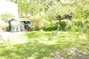 Rented historical apartment with balcony and community garden as investment – Berlin – Vorschaubild 3