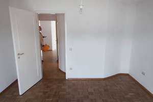 Zuhause mit zwei Zimmern in Ingolstadt – Cusanusstraße 43, 85049 Friedrichshofen-Hollerstauden, Ingolstadt – Vorschaubild 3