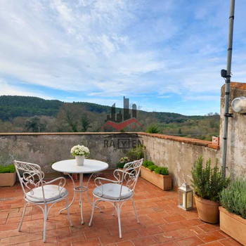 Charmantes historisches Steinhaus mit Terrassen und freiem Blick in Pontós Alt Empordà