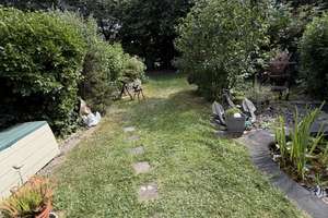 Sanierte Erdgeschosswohnung mit eigenem Garten + Stellplatz