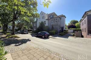 Charmantes Dreifamilienhaus mit großem Garten, Terrasse und Garage in Top Lage! – Nienhofstraße 42, 45894 Buer, Gelsenkirchen – Vorschaubild 2