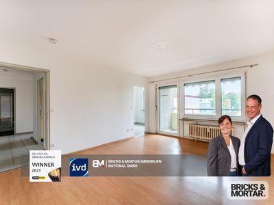 Helle bezugsfreie 2,5-Zimmer-Wohnung mit Balkon, Aufzug und Garage