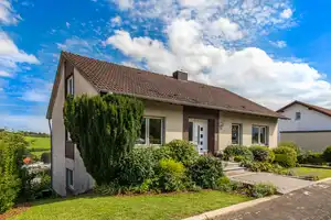 EINFAMILIENHAUS MIT MÖGLICHER EINLIEGERWOHNUNG UND AUSBAURESERVE IM DACHGESCHOSS IN SACKGASSENLAGE – Paderborn (Kreis) – Vorschaubild 2