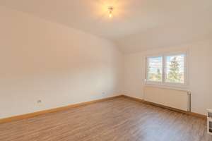 Attraktive und renovierte 3 Zi Whg. mit ausbaufähiger Galerie und schönem Blick auf die Weinberge – Raichbergstraße 11, 70329 Obertürkheim (Ortsteil), Stuttgart – Vorschaubild 12