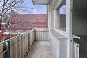 Modernisierte Wohneinheit mit gemütlichem Sonnenbalkon