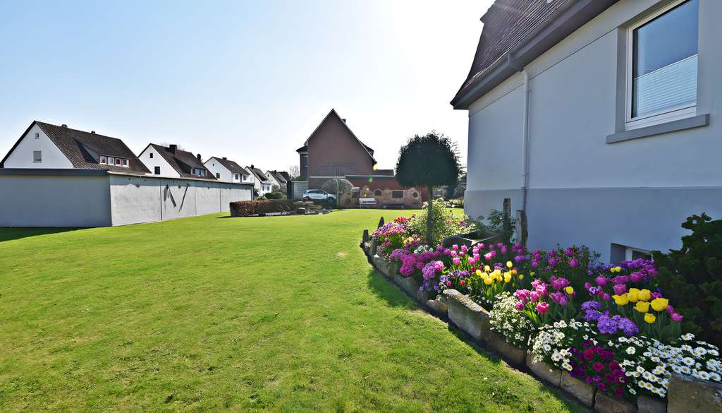 Immobilie in Lindhorst - 1-2 Familienhaus mit Baugrundstück in zentraler Lage - Bild 2