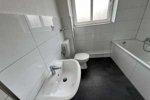 Renovierte 2 Zi.-EG Wohnung - modernes Wannenbad mit Fenster – Werthauserstr. 113, 47226 Hochemmerich, Duisburg – Vorschaubild 2