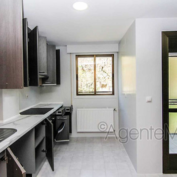Schöne Wohnung mit großartigem Ausblick, Tiefgaragenstellplatz und Abstellraum