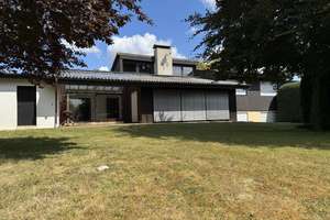 Einzigartiges Architektenhaus in ruhiger Lage von Wehrheim – Großzügig, gepflegt & naturnah! – Die vollständige Adresse der Immobilie erhältst du vom Anbieter., 61273 Wehrheim – Vorschaubild 1