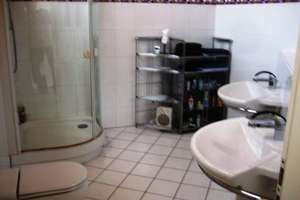 Großzügige 4-Zimmer-Erdgeschosswohnung mit Gartenzugang und Garage in Düsseldorf-Hellerhof – Graf-von-Stauffenberg-Straße 32, 40595 Hellerhof, Düsseldorf – Vorschaubild 18