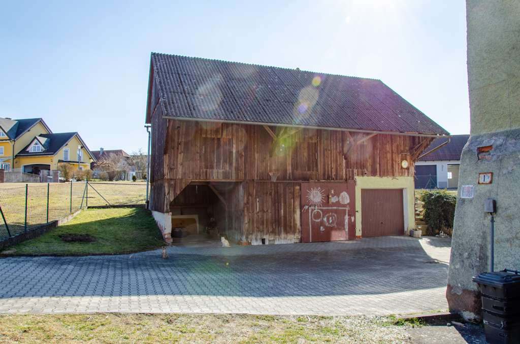 Immobilie in Vilseck - Gemütliches Haus mit Garage, Scheune und Entwicklungsmöglichkeiten - Bild 3