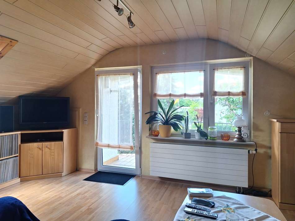 mit Zugang zum Balkon