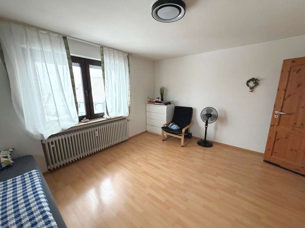 Immobilie in Althütte - 3-Familienhaus mit vielseitig nutzbarer Gewerbefläche in Althütte - Bild 2